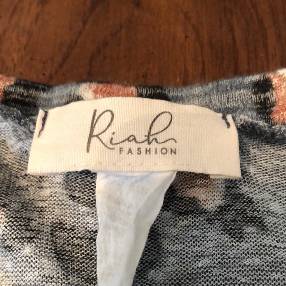 Blue animal print three quarter length top - Picture 3 of 4